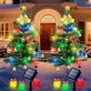 Qoosea Albero di Natale Luci Solari da Giardino 2 Pezzi, Alberi di Natale con LED Luci di Scatola Regalo Esterno IP65 Impermeabile, Decorazioni Natalizie per Cortile Prato Piscina Patio Feste