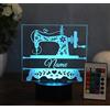 Optechvisual Lampada da cucire personalizzata a LED - regalo per sarte e appassionati di cucito - Luce notturna con nome - Lampada da tavolo a LED per appassionati di cucito - Decorazione creativa per