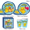 Potdemiel Set di stoviglie usa e getta per feste a tema Pokémon: piatti, bicchieri, tovaglioli, cannucce e tovaglia per decorazioni e forniture per feste di compleanno a tema Pikachu
