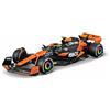 Burago Bburago - McLaren MCL38#4 Lando Norris, Scala 1:43, Modellino Diecast con Casco e Teca Espositiva, Livrea Ufficiale 2024, Dettagli Realistici, Licenza Ufficiale McLaren, Età 14+