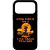 4th Grade Teacher Funny Halloween Witch Custodia per iPhone 17 Pro Max Nothing Scares Me I'm A 4th Grade Teacher Halloween Witch