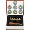 ANBOSE - Set di timbri per ceralacca, con 7 teste in ottone rimovibili e 1 manico in legno, stile retrò, vintage, sirena, pavone, drago, coniglio, fenicottero, gatto, cigno