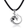 DonDon collana da uomo in pelle lunga 50 cm, con ciondolo a forma di Alien in acciaio INOX con pietra nera, con un sacchetto di velluto