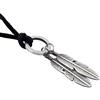 DonDon - Collana da uomo in pelle con diversi ciondoli selezionabili, in un sacchetto nero e Lega, colore: Penne, cod. CM09