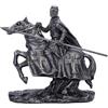 Nemesis Now Statuetta decorativa con cavaliere pronto per la battaglia, finitura argento metallizzato, decorazione artistica medievale, cavaliere a cavallo con spada e redini, per proteggere