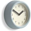Jones Clocks® Fuze Orologio a parete | Piccolo orologio tondo | Azzurro pallido | Design moderno giocoso con una presenza scultorea morbida | Ideale per cucine, salotti, camere da letto dei bambini