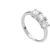 ORO&CO 925 Un anello trilogy in argento che cattura la luce grazie ai zirconi bianchi. La misura l regolabile assicura una vestibilità perfetta, ideale per chi desidera un gioiello versatile e brillante.