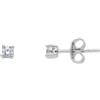 ORO&CO 925 Questi orecchini punto luce in argento 925, impreziositi da zirconi bianchi dal diametro di 3mm, offrono un bagliore delicato e raffinato. Perfetti per chi ama la sobrietà e la luminosità discreta. Referenza son226790.