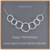 Famdecor Collana in argento Sterling martellato con sette cerchi infiniti intrecciati per il 70° compleanno, regalo di compleanno per mamma e nonna