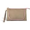 Braccialini Milly Compatta ma capiente, questa pochette misura M in nylon unisce praticità e stile in un design essenziale. Il nero è illuminato dal pannello stampa leopardata e dai profili rosa a