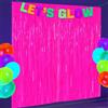 APUXXJUPA Forniture per feste che si illuminano al buio, 2 pezzi, fucsia, tende a frange metallizzate per feste come grande ingresso per decorazioni per feste al neon, 1 x 2 m