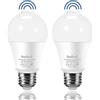 Boxlood Lampadina del Sensore, PIR Sensore Movimento LED, 12W equivalente 100W, 6000K Bianco Freddo, Porta d'ingresso Luce di sicurezza per Garage, Seminterrato, Scale, Corridoio, 2 Pezzis