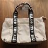 Sanrio Mini borsa Hello Kitty beige con manico con logo ricamato mai usata