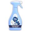 AMBI-PUR Ambi Pur Profumatore Tessuti Spray, 385ml, Nuvole di Cotone | Combatte Odori Ostinati nelle Stoffe, Lascia Una Fresca Fragragranza, Elimina il Cattivo Odore, Dona Freschezza alla Stoffa