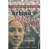 Laura E. Williams Behind the Bedroom Wall (Tascabile)
