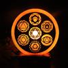 Lampade di Sale Store Lampada di Sale Himalayano Rosa scolpita Rotonda 7 Chakra 5 kg con luce calda e base in legno