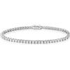 ALFIERI & ST. JOHN La raffinatezza dell'oro bianco si unisce alla luminosità dei diamanti per creare un bracciale tennis dal design senza tempo. Pensato per la donna che ama distinguersi, questo gioiello della collezione classico presenta diamanti per …