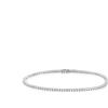 ALFIERI & ST. JOHN Un bracciale tennis in oro bianco che esalta la purezza dei diamanti, per un totale di 0,95 ct, colore g e purezza si1. Pensato per la donna che desidera indossare un gioiello senza tempo, perfetto per ogni occasione e misura 18.