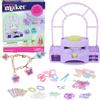 Cool Maker, Kit per La Creazione di Ciondoli Charm'D Officina, 6+ Anni | 5 Forme, 10 Ciondoli, 10 Accessori Da Personalizzare, Vani Custodia Integrati, 2 Pulsanti, Gioco Creativo