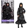 Barbie Anna Sui - Bambola ispiratrice da donna, in stile boho chic, colore: nero, con stivali, occhiali da sole e accessorio per profumo