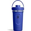 Hydro Flask - Insulated Stainless Steel Shaker Bottle 710 ml (24 oz) - Beccuccio a Chiusura Ermetica Flip Chug - Per Frullati Proteici e Integratori - Sfera Frusta - Freddo per 24 Ore - Capri Blue