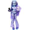 Monster High - Abbey Bominable Yeti, bambola con cucciolo di mammut e lunghi capelli scintillanti, abiti a tema e accessori da brividi inclusi, giocattolo per bambini, 4+ anni, HNF64