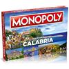 Winning Moves Monopoly I Borghi Più Belli d'Italia Calabria, Gioco da Tavolo, Edizione Italiana, Gioco per Famiglie, da 8 in su, Taglia Unica, (WM04352-ITA-6)