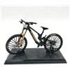 Generic Modellino di mountain bike in metallo, scala 1:10, con sospensioni complete, replica di mini bicicletta con supporto per display, decorazione da collezione per gli appassionati di ciclismo, nero