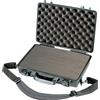 Peli 1470 Valigia per computer portatile antiurto, IP67 Impermeabile e a prova di polvere, Capacità di 11L, Prodotto in USA, Con Inserto in schiuma personalizzabile, Colore Nero
