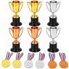 FeiFanChoice Set di 12 mini coppe e medaglie, trofei dorati in plastica | Medaglie a forma di coppa per compleanno dei bambini, concorsi sportivi, eventi scolastici e vincitori (oro