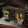 CUTEBEE Magic Shop Kit casa delle bambole in miniatura per casa delle bambole in legno fai-da-te con mobili Roombox Modello di casa retrò giocattolo per regalo per bambini