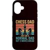 Family Cutey PH Merch Designs Art, Store Custodia per iPhone 16 Papà degli scacchi proprio come un papà normale, ma 3 si muove avanti