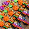 JOYIN Halloween Pop Fidget Toys 24 pezzi Bomboniere per feste di Halloween Fantasma Scheletro Pipistrello Zucca Cappello da strega Portachiavi Fidget Giocattoli Fidget all'ingrosso per bambini Aula