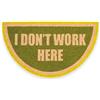 Fisura - Zerbino d'ingresso "I don't work" in cocco con base antiscivolo in PVC. Tappeto interno dipinto a mano con messaggio divertente in verde. Misure: 70 x 40 cm.
