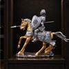 Statuetta equestre in stile antico raffigurante un cavaliere e un cavallo in