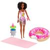 Barbie Playset Bambola Mora Pronta per la Festa in Piscina, con Accessori, Giocattolo per Bambini 3+ Anni,GHT21