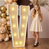 Mixifox 120cm Giallo Lettere Luminose Giganti, Lettera V | Decorazioni Compleanno, Decorazioni Festa Nozze Anniversario, Addobbi Compleanno 23 Pcs Accessory Set