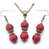 ThurColas Set di orecchini e collana in bronzo con ciondolo in perle di turchese ricostituito colorate di rosso e perle tibetane.