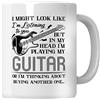 Whizguide WG - Tazza da caffè con chitarra e scritta I Might Look Like Im Listening to You, regalo per chitarrista, tazza da caffè per uomo, chitarra