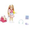 Barbie - Chelsea Set da Viaggio, playset con bambola Chelsea, cagnolino e 6 accessori da viaggio tra cui il trasportino e lo zaino inclusi, giocattolo per bambini, 3+ anni, HJY17