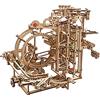 UGEARS Pista per biglie in legno Kit - Regalo per la festa del papà Puzzle 3D Pista per biglie in legno Paranco a gradini con meccanismo di sollevamento a 3 gradini e 10 biglie - Pista per bigli