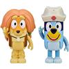 Giochi Preziosi coppia personaggi indy e bluey doctor con cappello stemma crocerossa come accessorio per bambini a partire da 3 anni, BLY07300