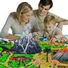 BERHICHAD Dinosauro giocattoli set modello vulcano spray luce blu con tappetino da gioco alberi per creare un mondo Dino per bambini (XY01701)