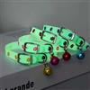 Generic 1 collare luminoso con campanellino per cani di piccola taglia e gatti, mantiene il vostro animale domestico sicuro e visibile di notte, colore casuale