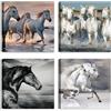 LuxHomeDecor Set di 4 Quadri 30x30 cm - Stampa su Tela con Telaio in Legno - Cavalli in Corsa: Fotografie Artistiche di Cavalli