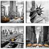 LuxHomeDecor Set di 4 quadri 30x30 cm - stampa su tela con telaio in legno - New York in bianco e nero con taxi gialli: Statua della Libertà, skyline, grattacieli e ponti iconici