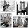 LuxHomeDecor Set 4 Quadri 40x30 cm - Stampa su Tela con telaio in legno - New York City - Taxi Gialli, Skyline e Monumenti in Bianco e Nero