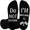Dekzked Calzini divertenti per fan della F1, con scritta Do Not Disturb I'm Watching F1, da uomo, regalo di compleanno per gli amanti della F1