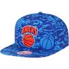 Mitchell & Ness New York Knicks NBA Team Digi Camo Hardwood Classic Snapback Cap, Blu, Taglia unica