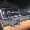 Generic 1 supporto per telefono da auto con blocco stabile, design anti-vibrazione, presa regolabile per bocchetta dell'aria, materiale ABS impermeabile